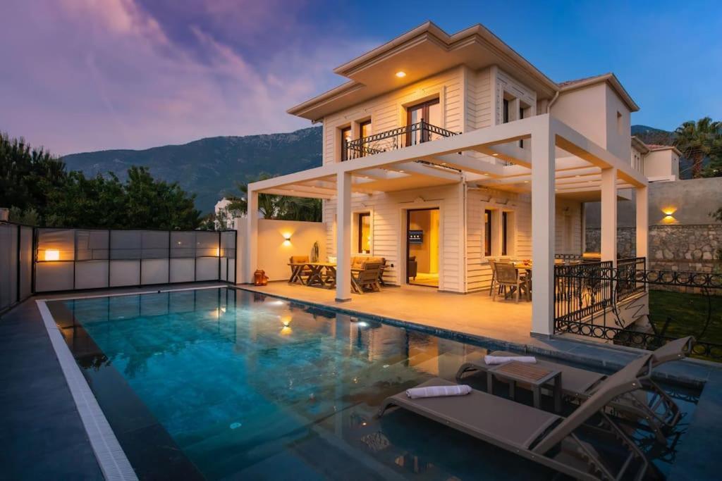 Havuzlu Korunakli Jakuzili Villa Fethiye Eksteriør billede