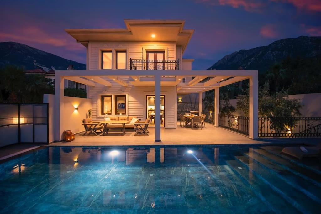 Havuzlu Korunakli Jakuzili Villa Fethiye Eksteriør billede