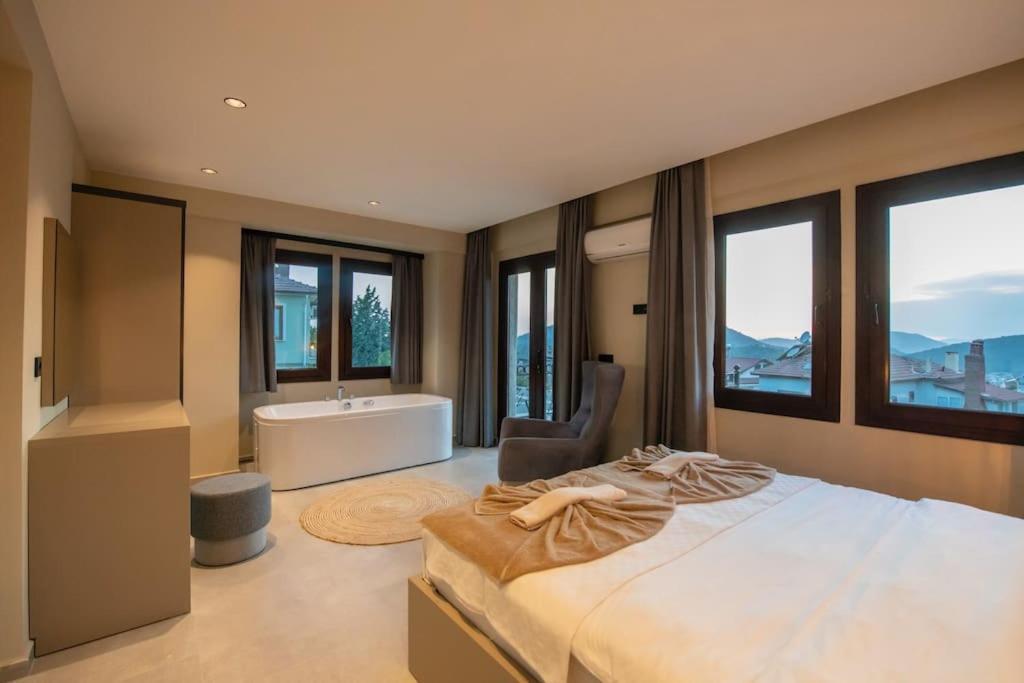 Havuzlu Korunakli Jakuzili Villa Fethiye Eksteriør billede